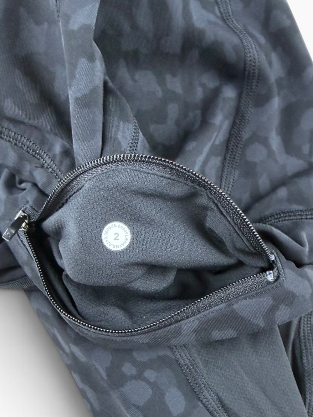 🍋 Lululemon Pace Rival Crop 22” - Formation Camo Deep Coal - Size 2 ♣️ - Picture 2 of 4